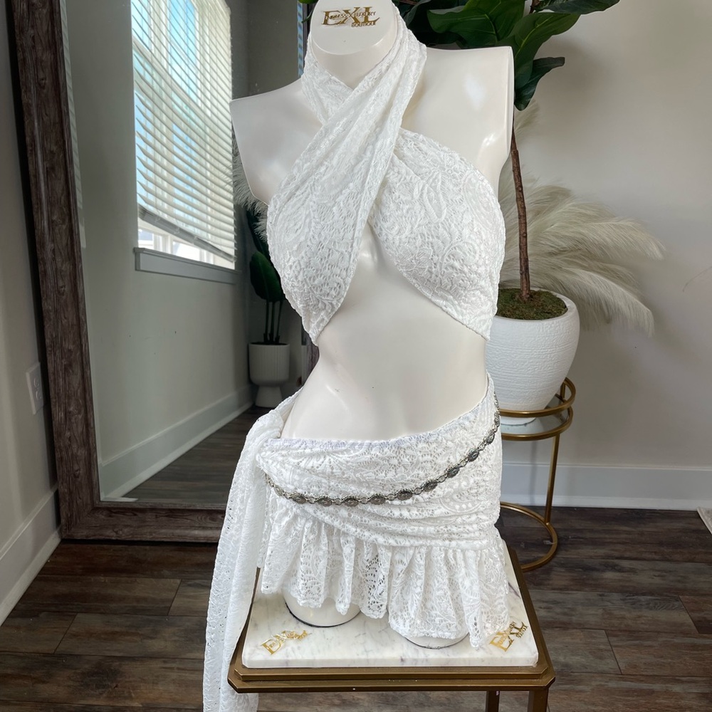 2PCS White lace halter top with ruffle trim skirt